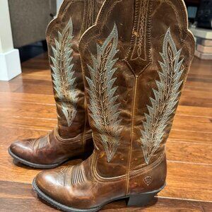 Ariat Womens boots. Turquoise and Brown excellent condition.  Size 8.5